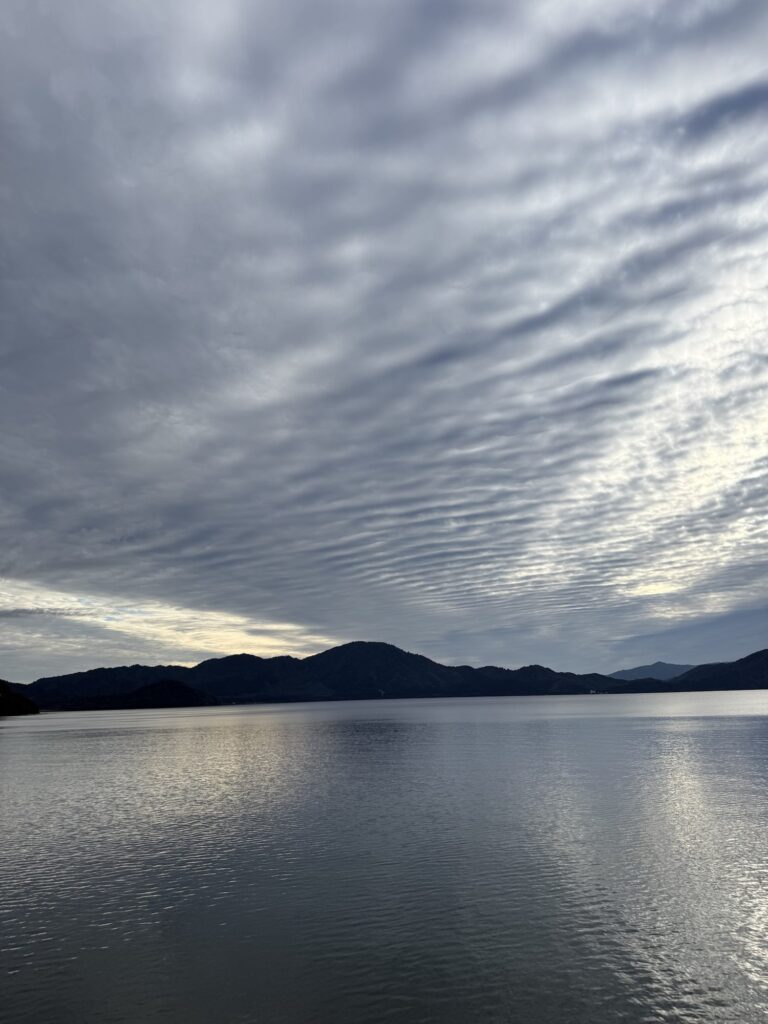 田沢湖とうろこ雲